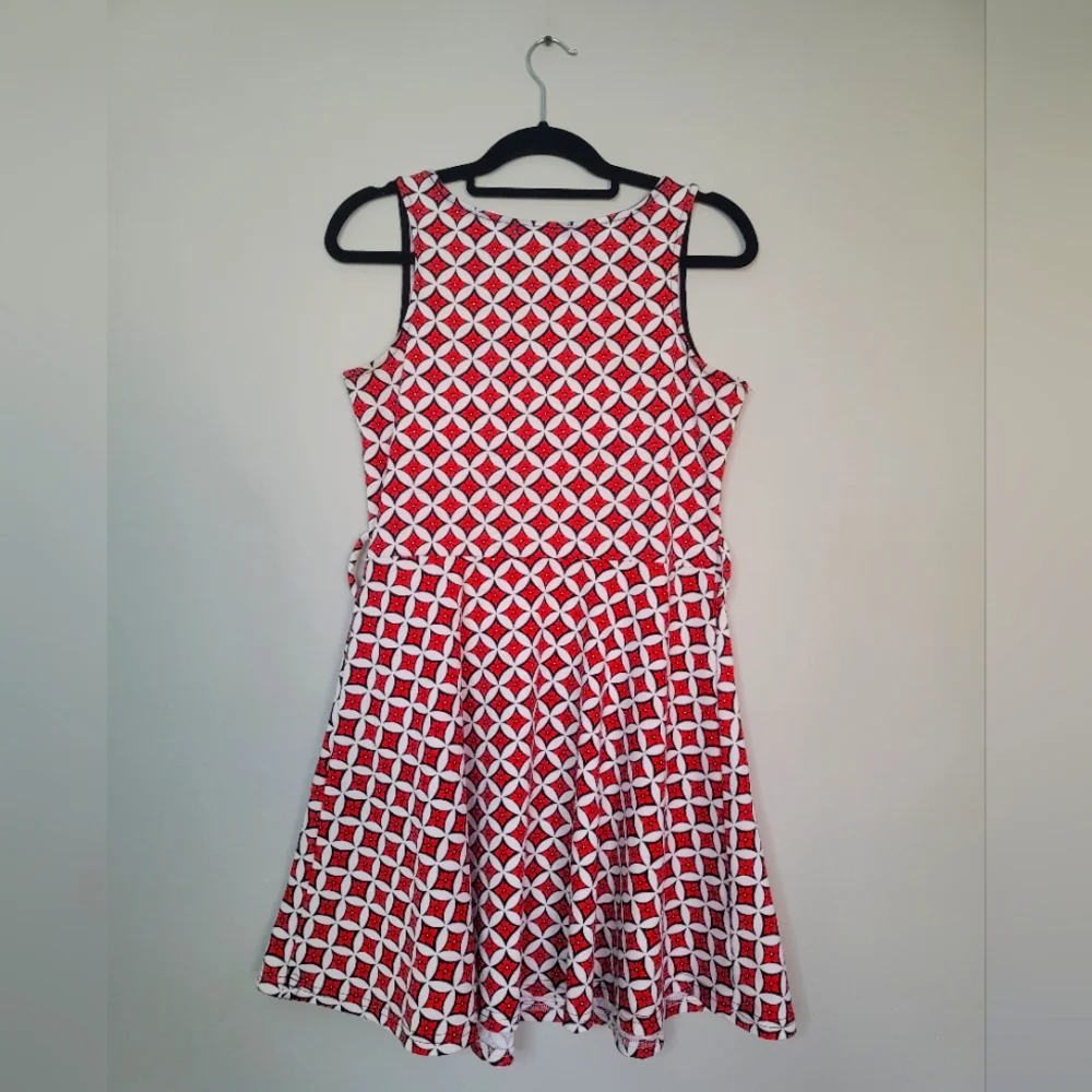 Dress - Picture 2 of 3